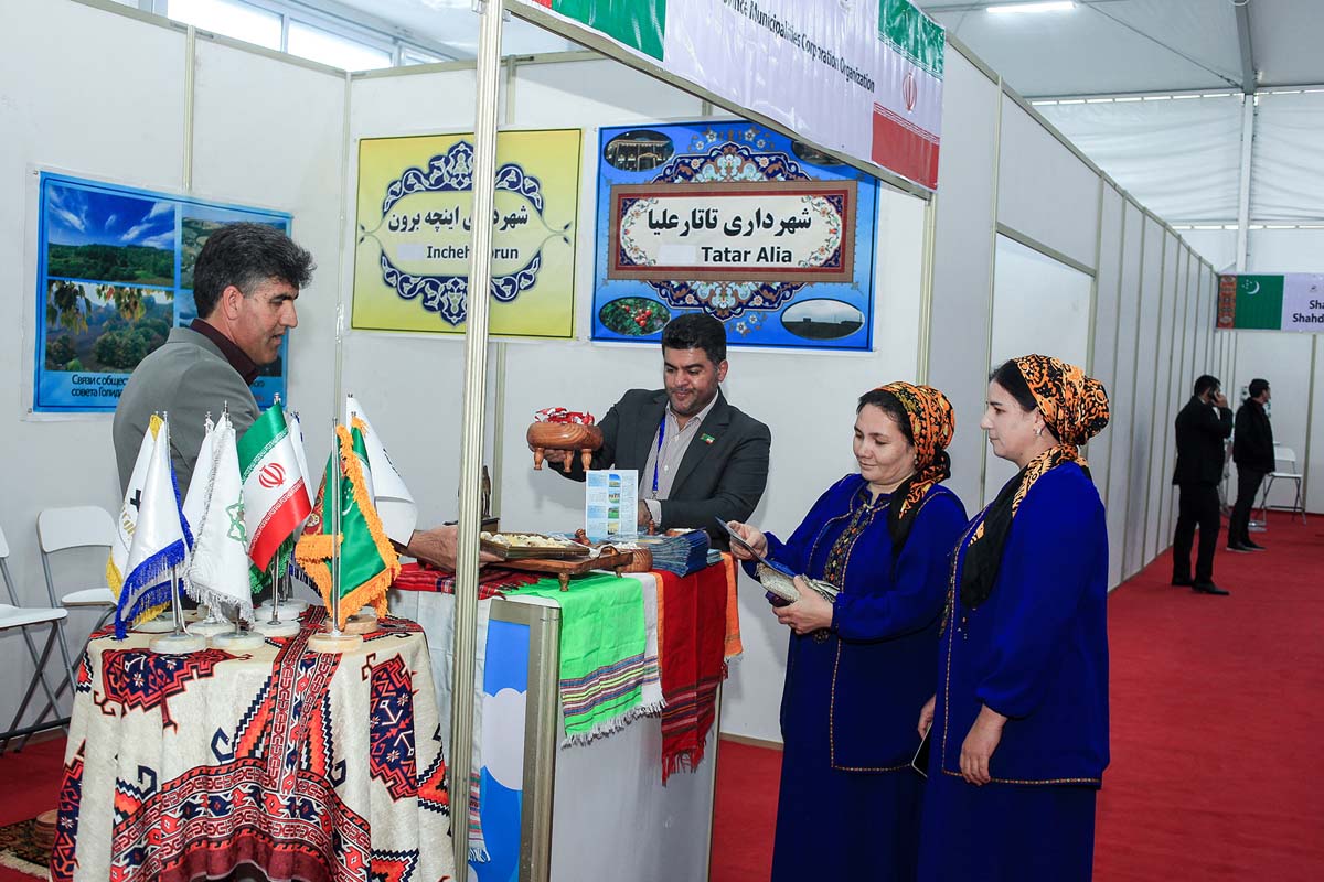 Balkan welaýatynda Eýran Yslam Respublikasynyň Gülüstan welaýatynyň eksport mümkinçilikleriniň sergisi geçirilýär