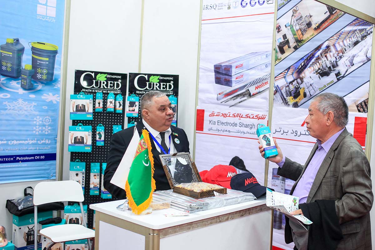 Balkan welaýatynda Eýran Yslam Respublikasynyň Gülüstan welaýatynyň eksport mümkinçilikleriniň sergisi geçirilýär