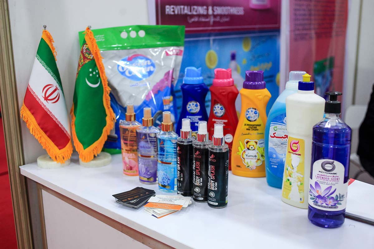 Balkan welaýatynda Eýran Yslam Respublikasynyň Gülüstan welaýatynyň eksport mümkinçilikleriniň sergisi geçirilýär