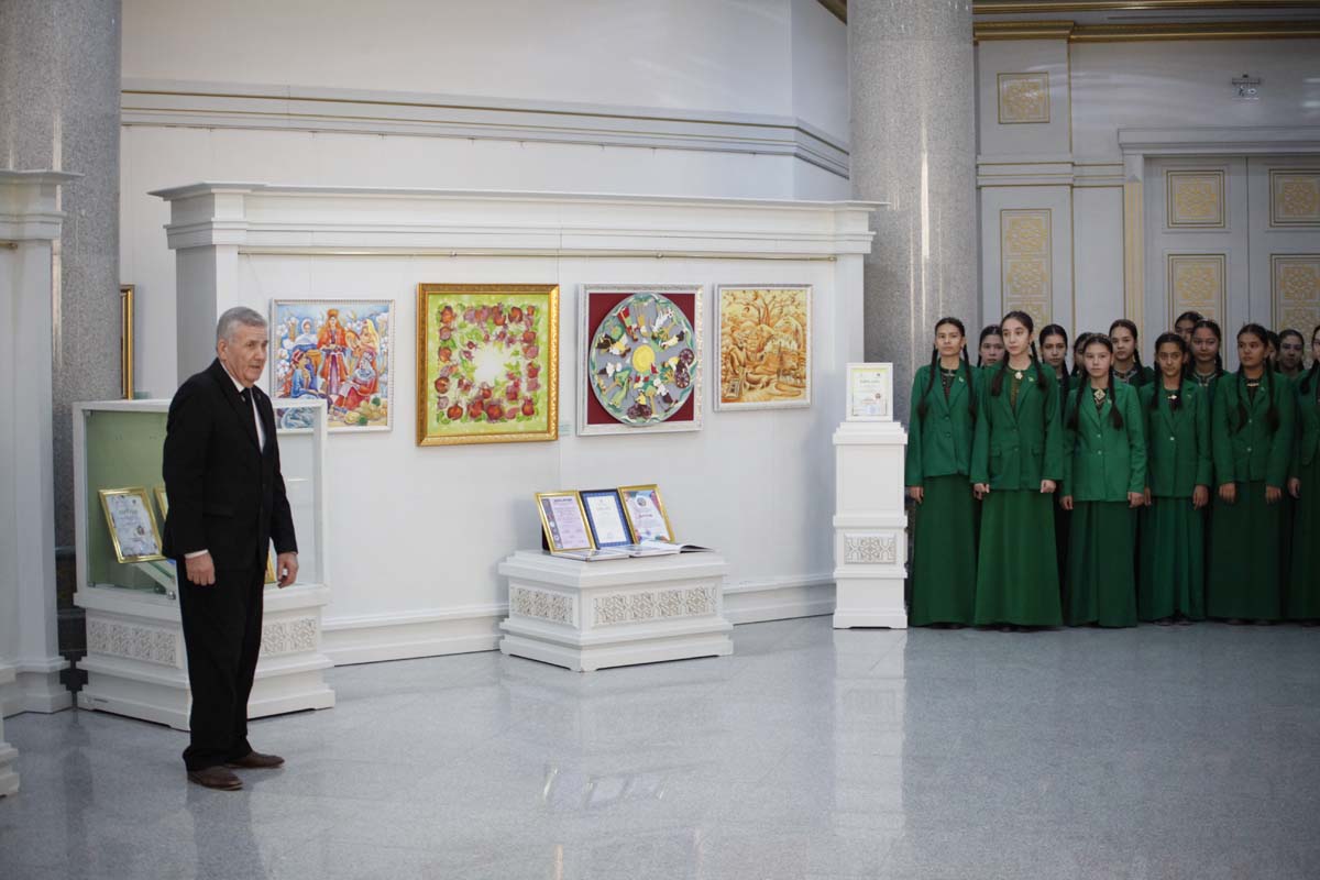 Parahatçylyk baradaky surat eserleri halkara bäsleşiginiň ýeňijileri
