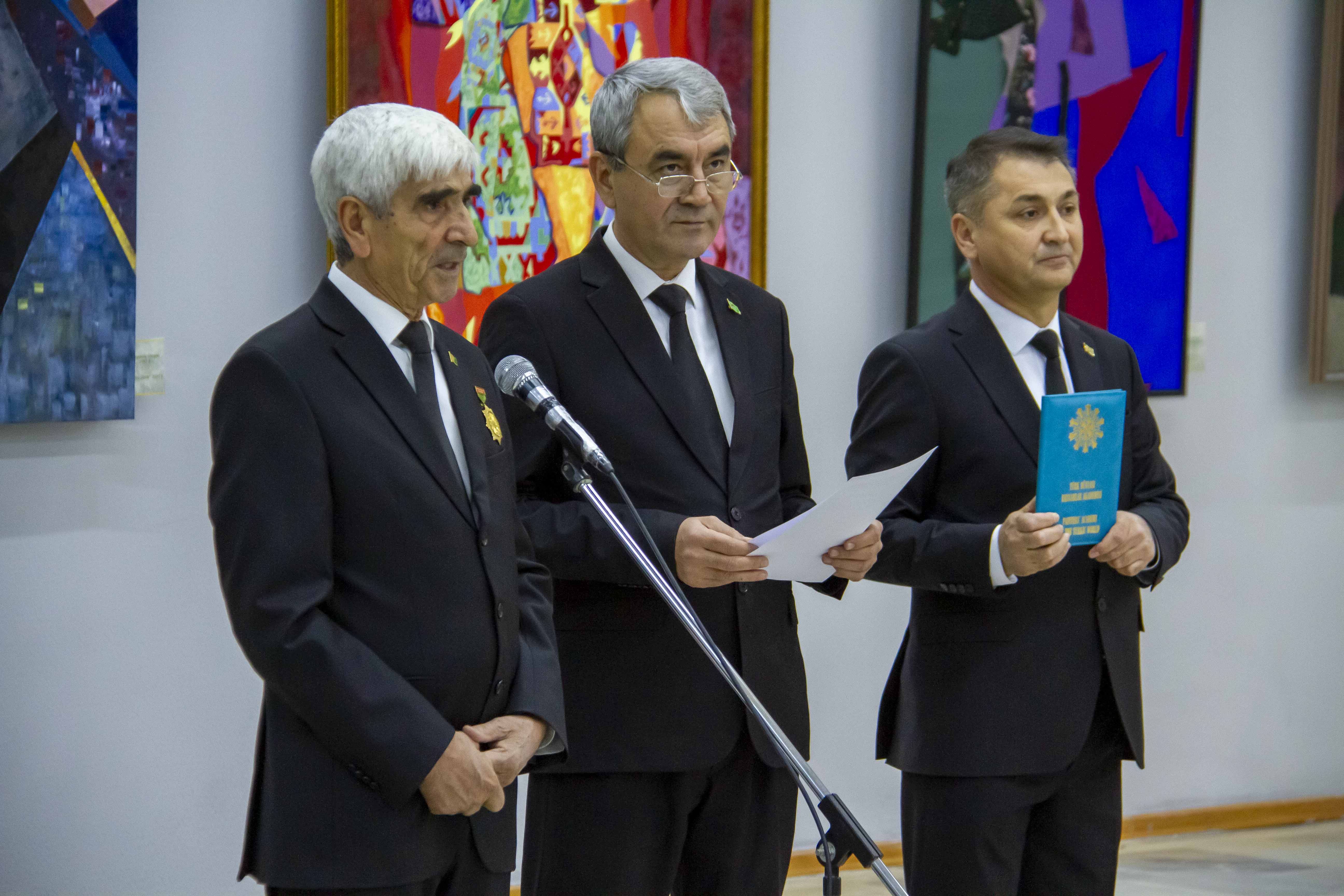 Aşgabatda «Abstraksiýa dünýäsi» atly sergi açyldy