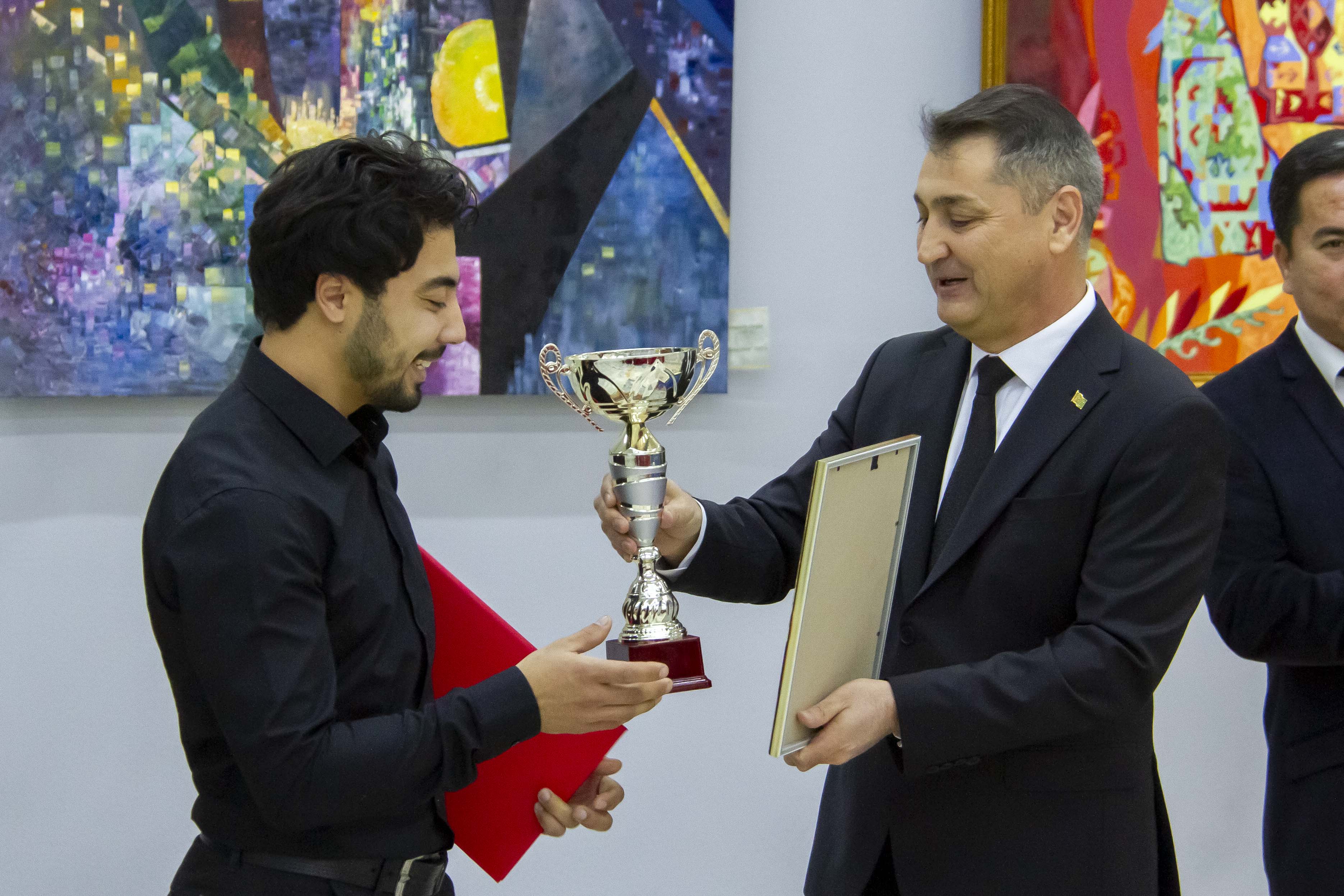 Aşgabatda «Abstraksiýa dünýäsi» atly sergi açyldy