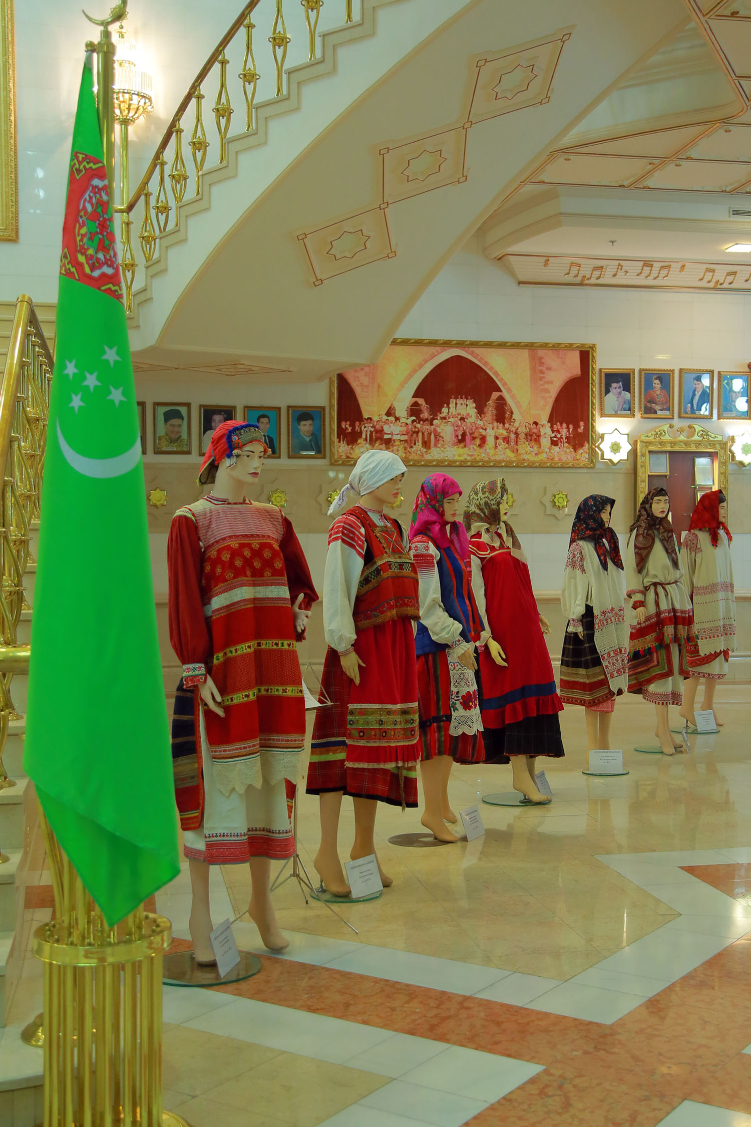 Rus halk heňleri türkmen sahnasynda ýaňlanýar