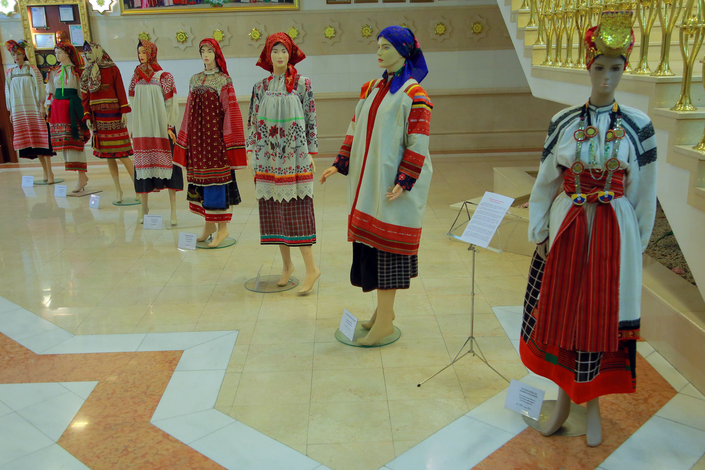 Rus halk heňleri türkmen sahnasynda ýaňlanýar