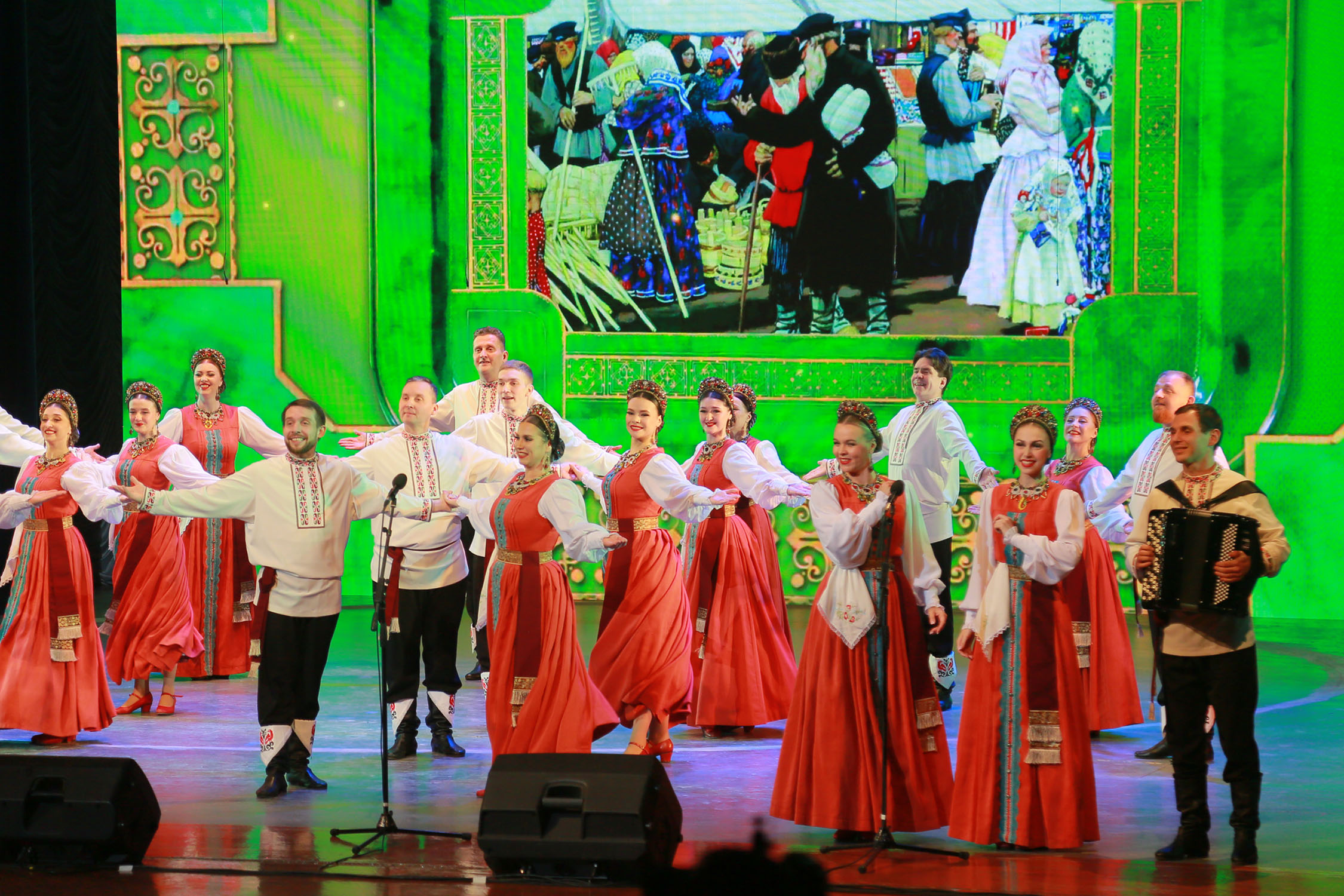 Rus halk heňleri türkmen sahnasynda ýaňlanýar