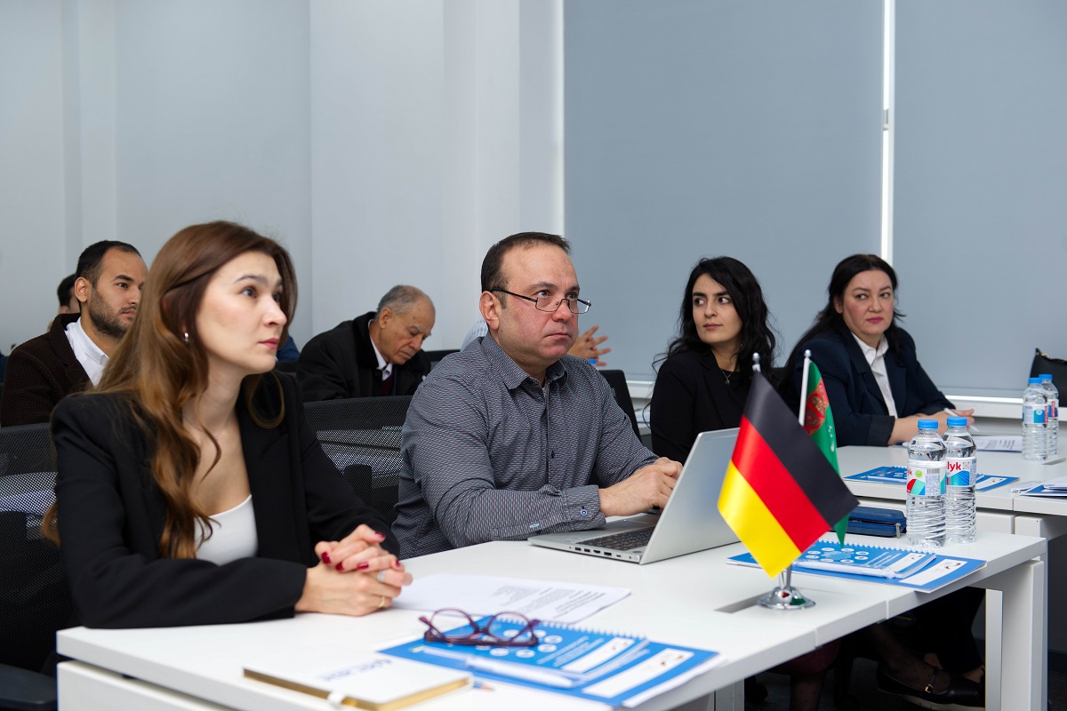 «Türkmen Logistika» assosiasiýasy ulag pudagynyň wekilleri üçin okuw maslahatyny gurady