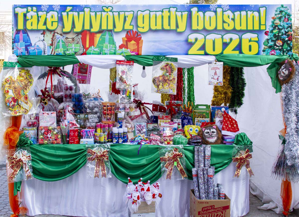 В Туркменистане стартовала праздничная торговля к предстоящим торжествам