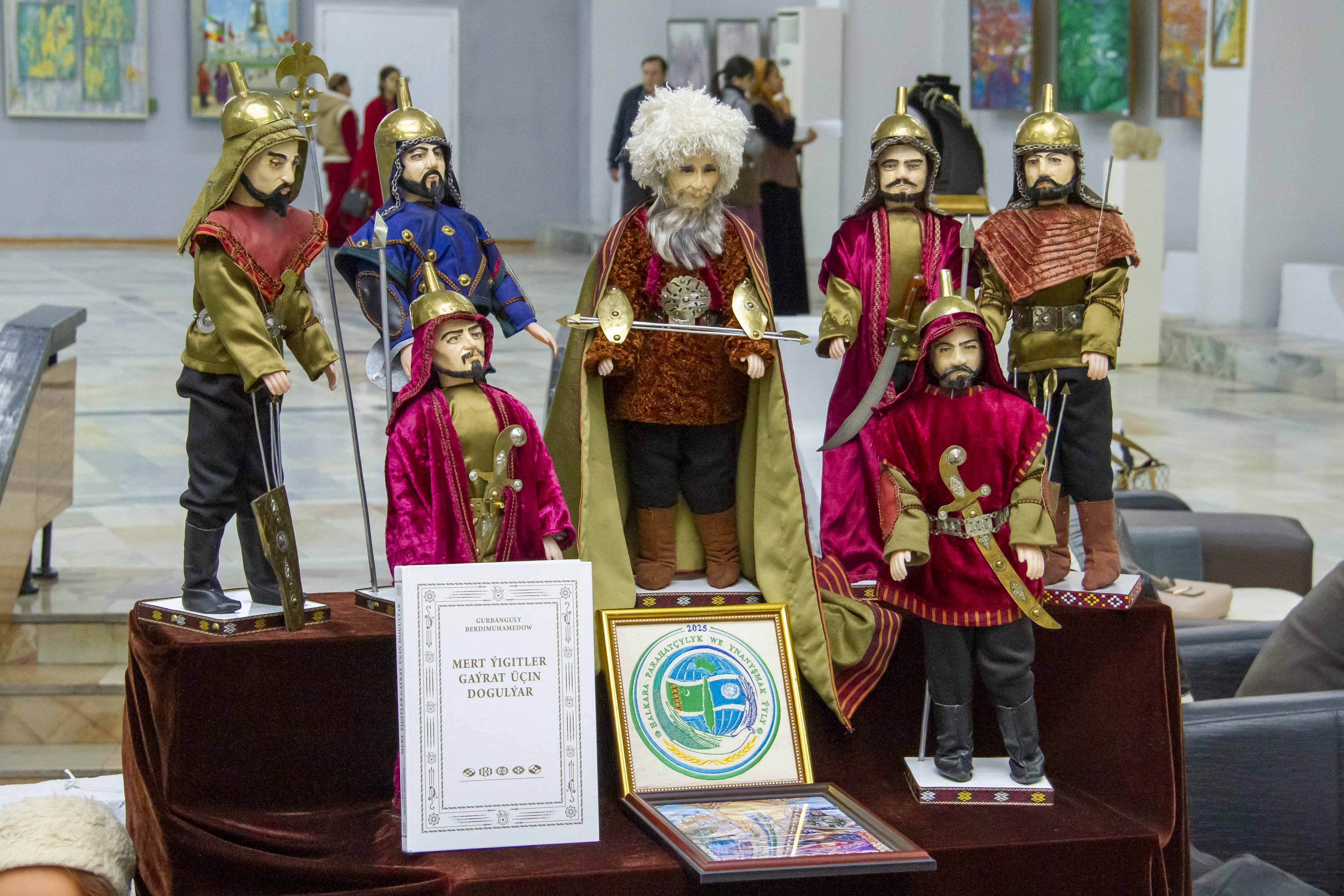 Открыта выставка художников – к Нейтралитету страны