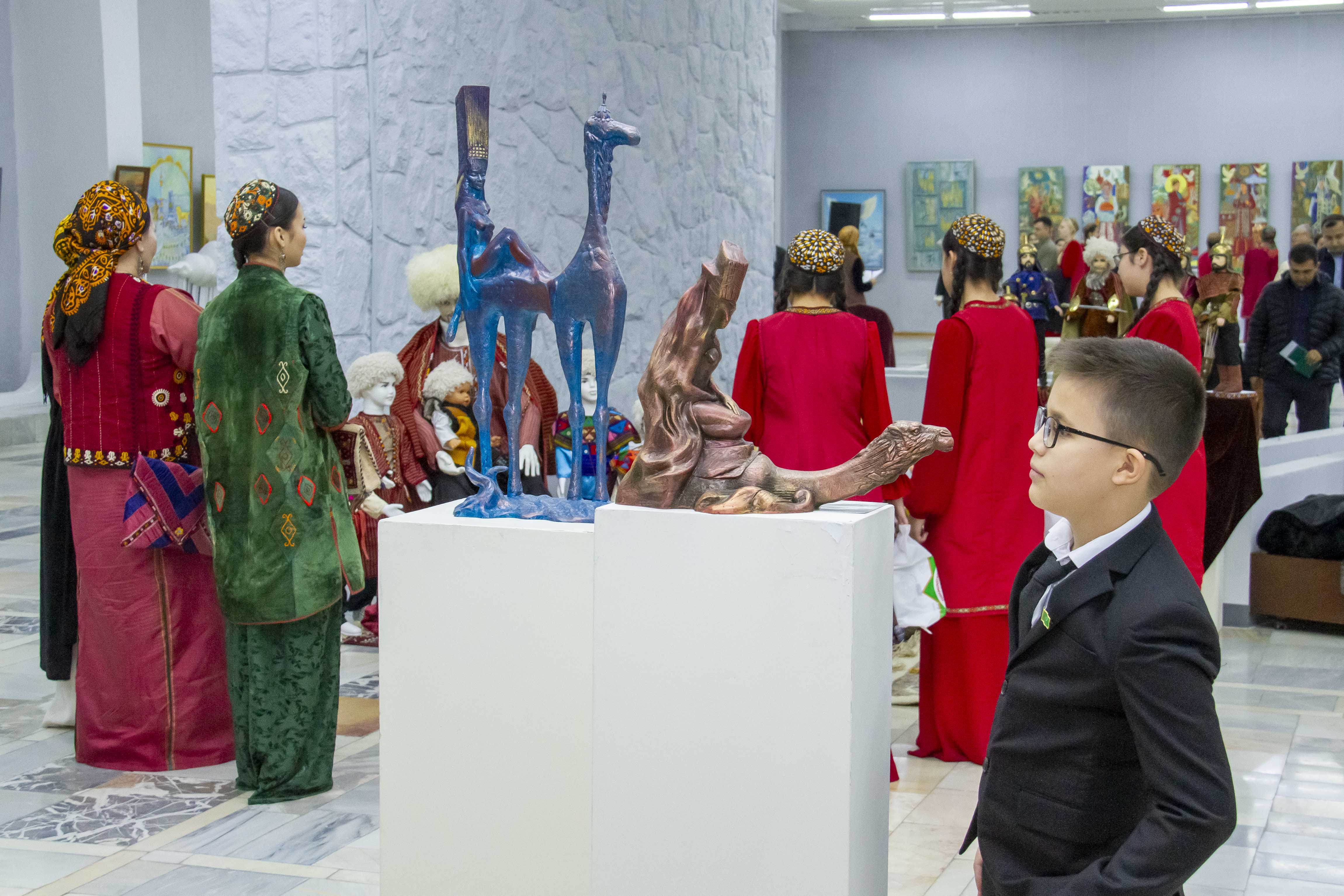 An exhibition of artists has opened – towards the neutrality of the country