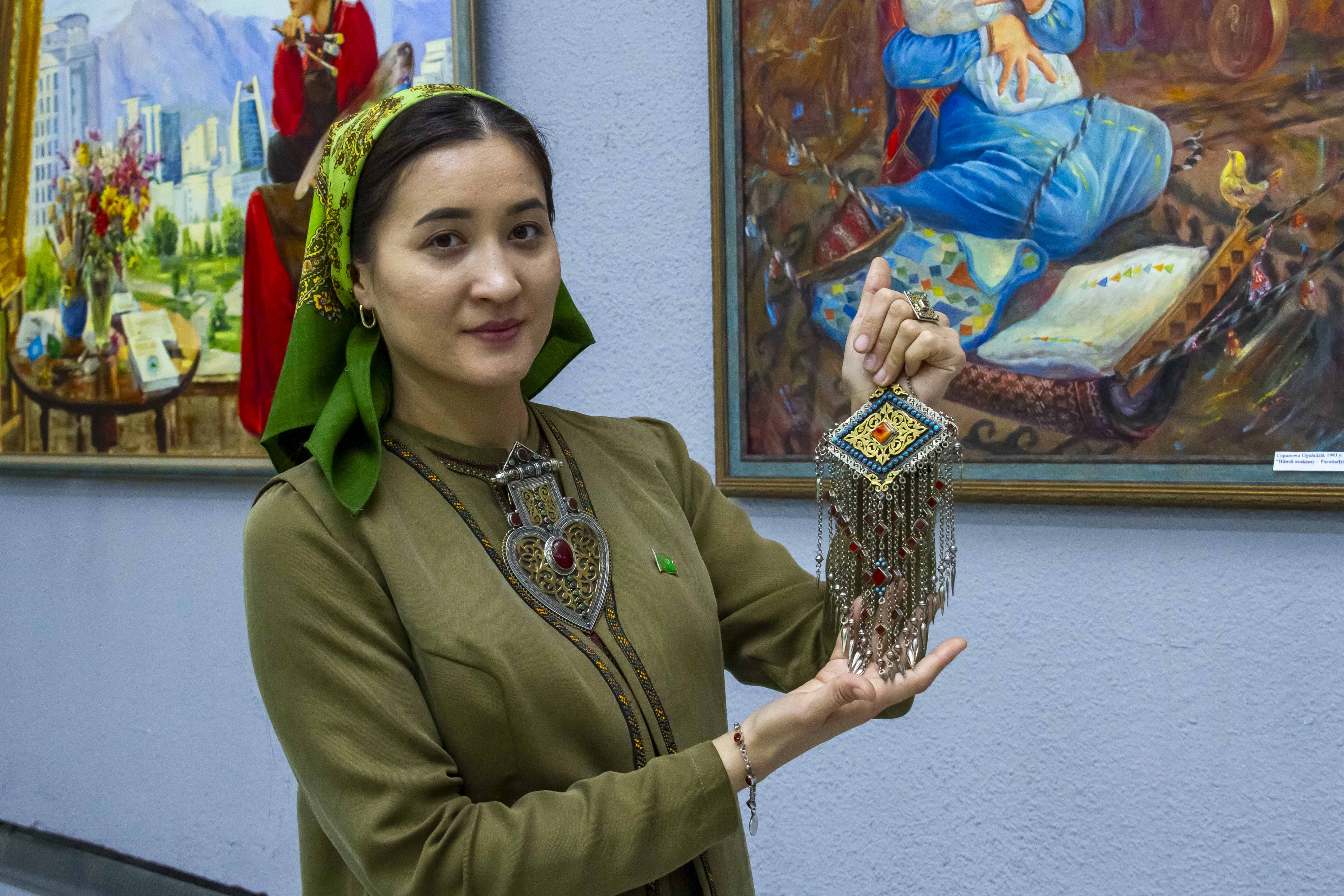 An exhibition of artists has opened – towards the neutrality of the country