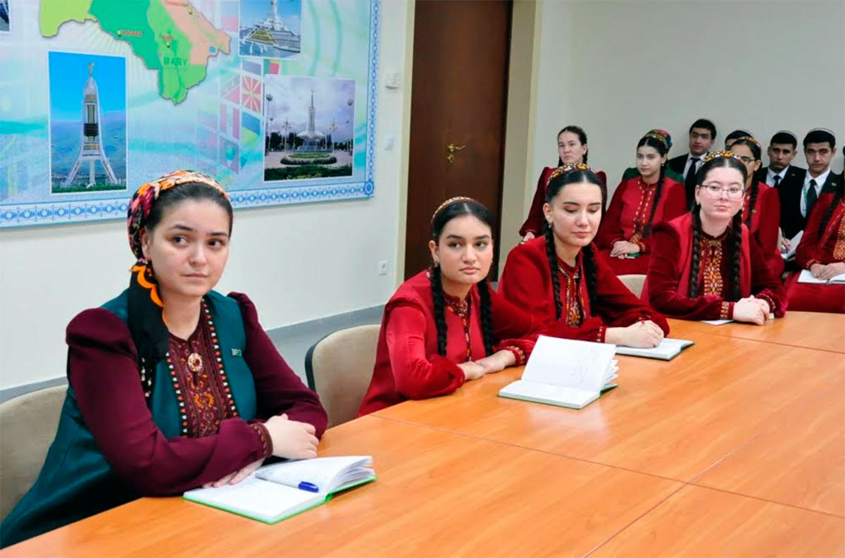 Туркменский медуниверситет провел учебный семинар с участием вузов страны