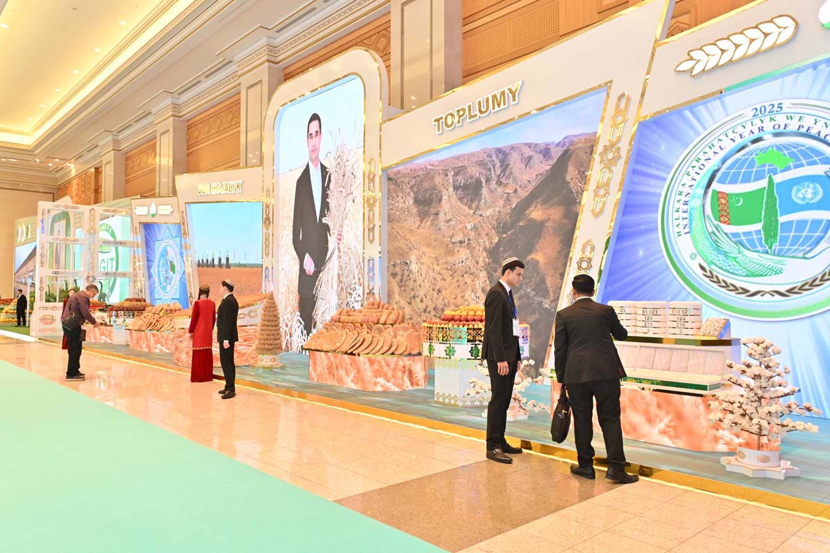 Türkmenistanyň Söwda-senagat edarasynda Bitaraplygynyň 30 ýyllyk mynasybetli giň gerimli sergi açyldy