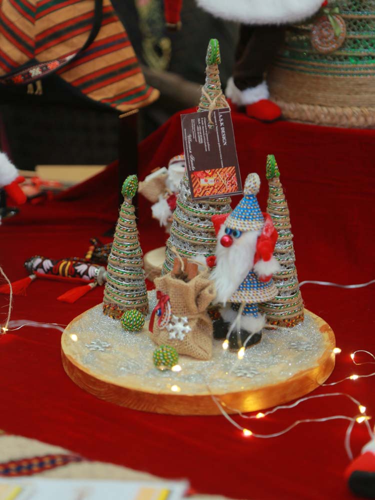 Новогодняя выставка народно-прикладного творчества «Мир кукол и игрушек»