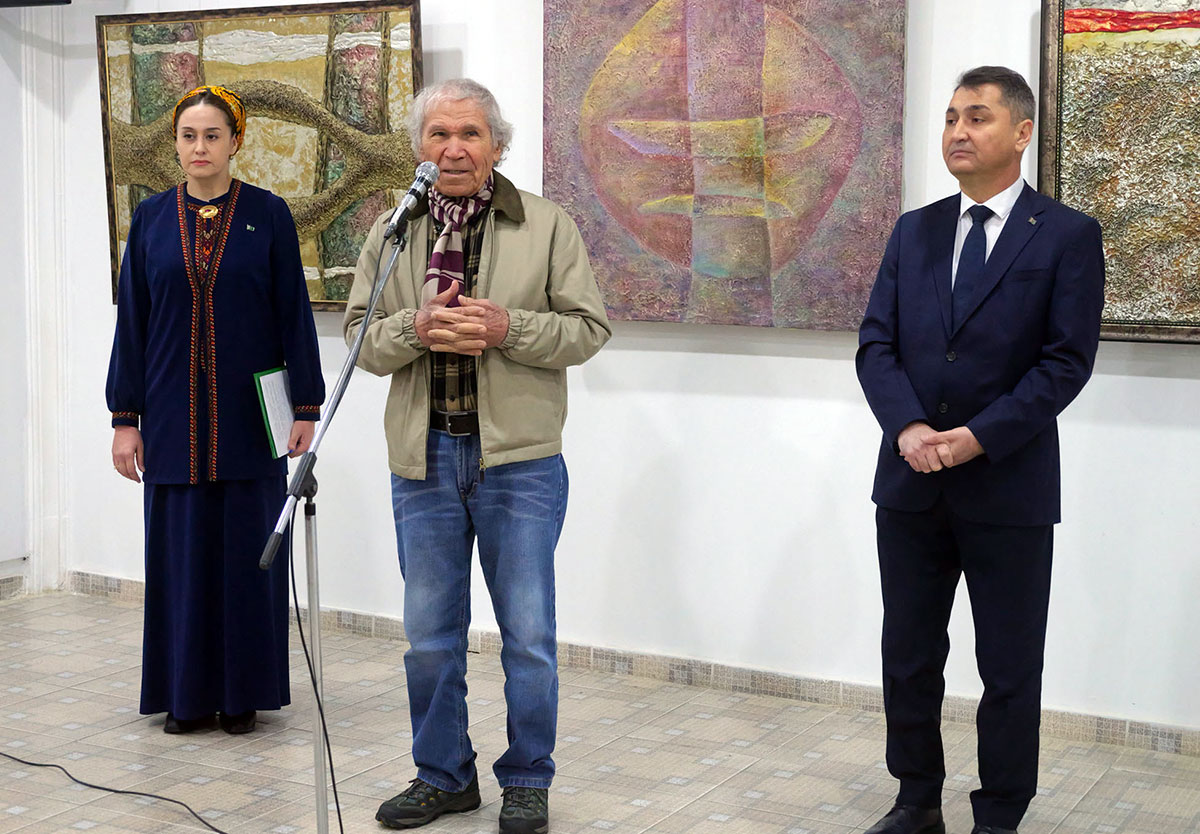 Türkmen suratkeşi Röwşen Annanyýazowyň ýadygärligine bagyşlanan sergi