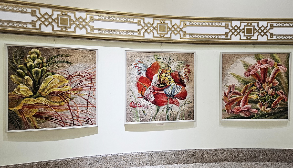 В Ашхабаде открылась выставка туркменских мастеров гобелена