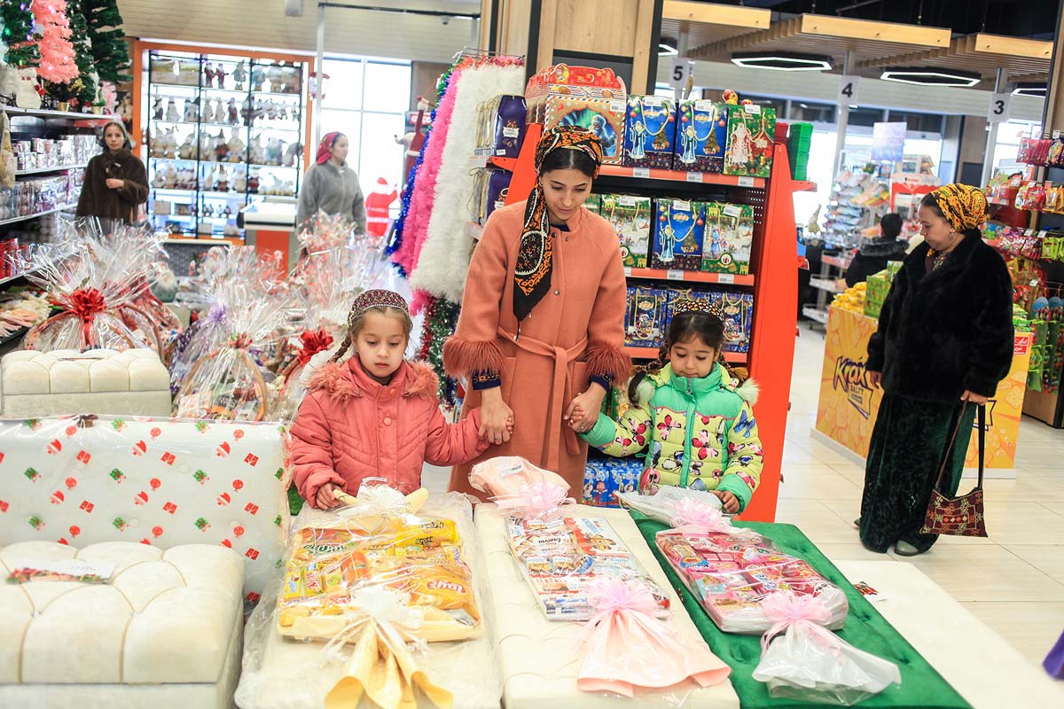 Festive trade as a reflection of abundance and prosperity