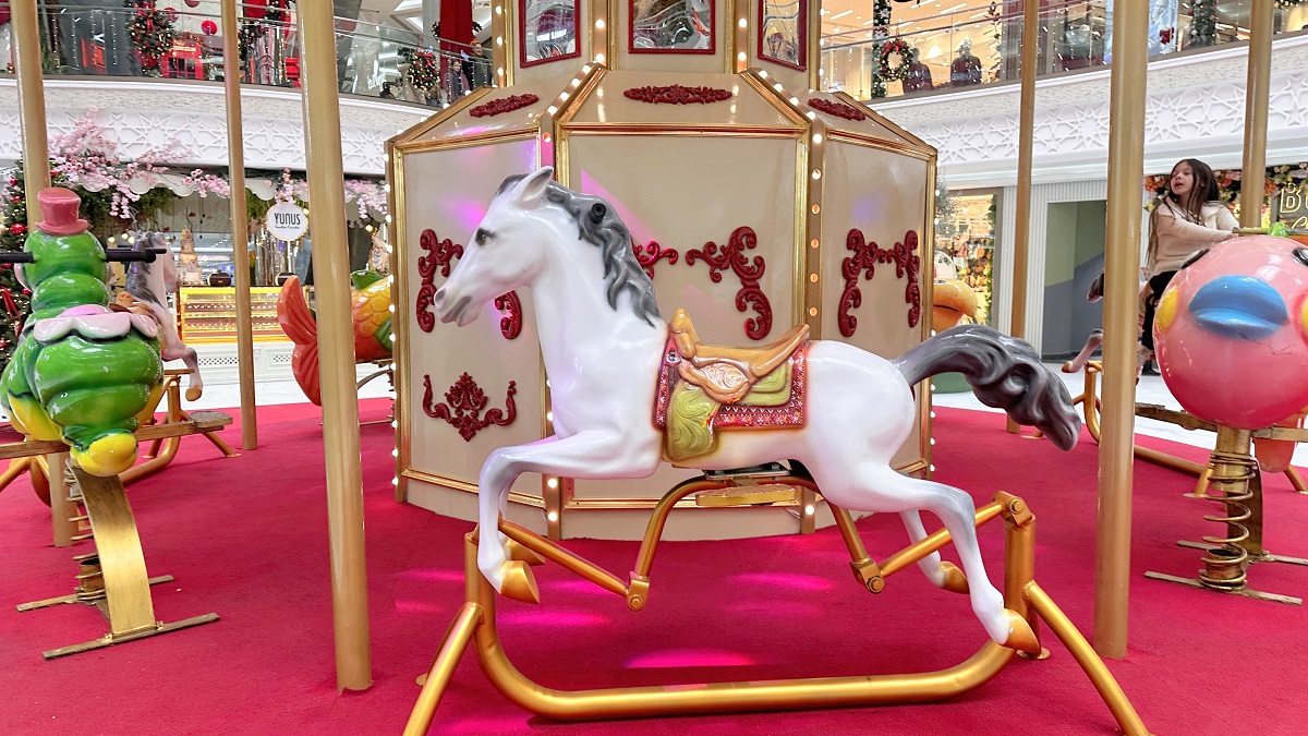 Family leisure during the winter holidays: movie hits, concerts, and theatrical performances