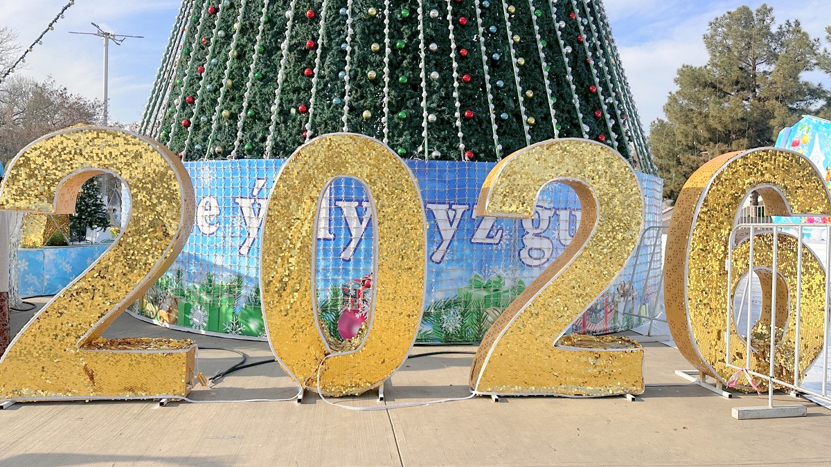 Family leisure during the winter holidays: movie hits, concerts, and theatrical performances