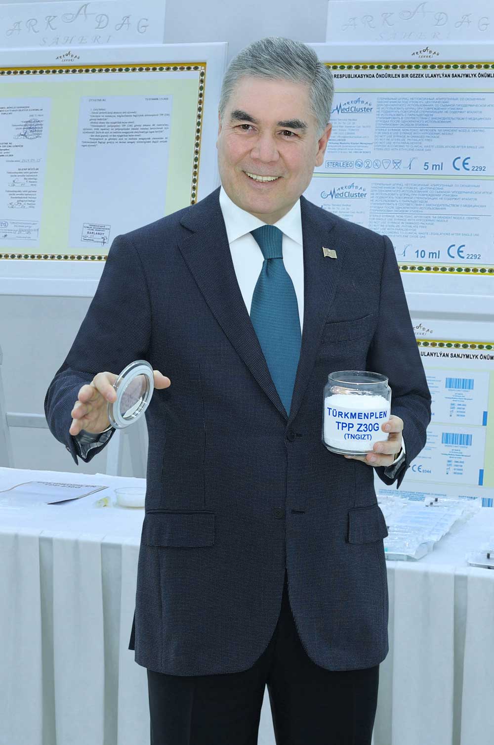 Türkmen halkynyň Milli Lideri, Türkmenistanyň Halk Maslahatynyň Başlygy Gahryman Arkadagymyz Arkadag şäheriniň gurluşygynyň ikinji tapgyrynda alnyp barylýan işler bilen tanyşdy