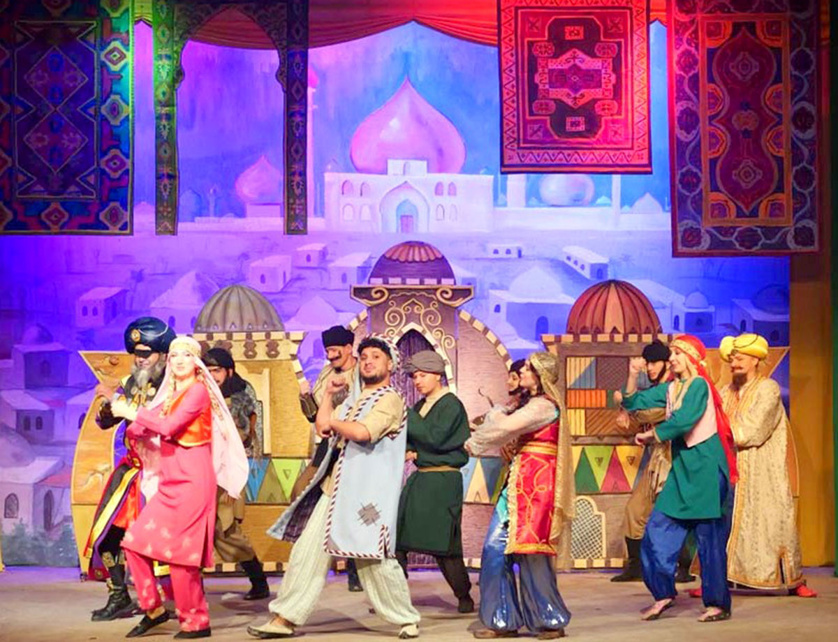 Афиша Ашхабада: премьера пьесы Ибсена, гастроли театра Марыйского велаята и выставка скакунов