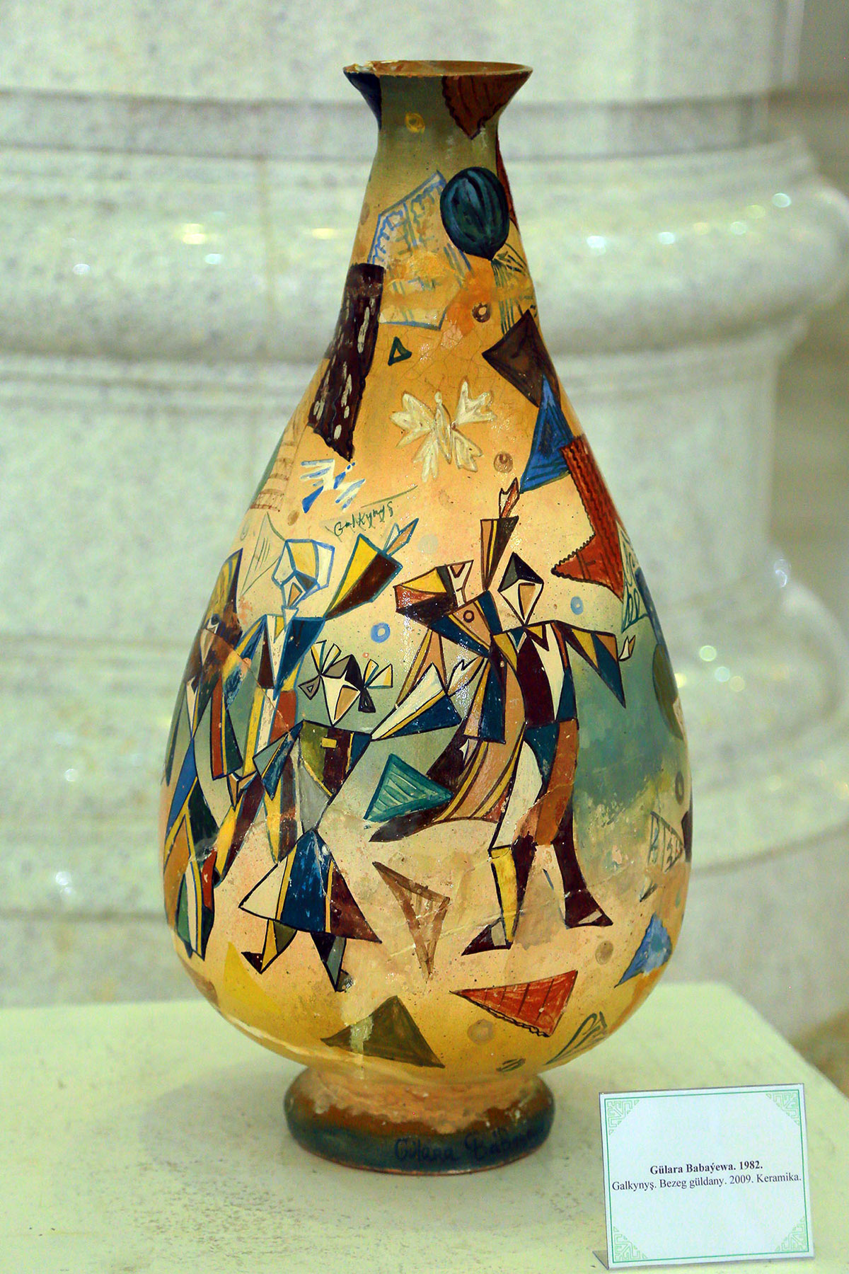 Два независимых взгляда на красоту ахалтекинского скакуна