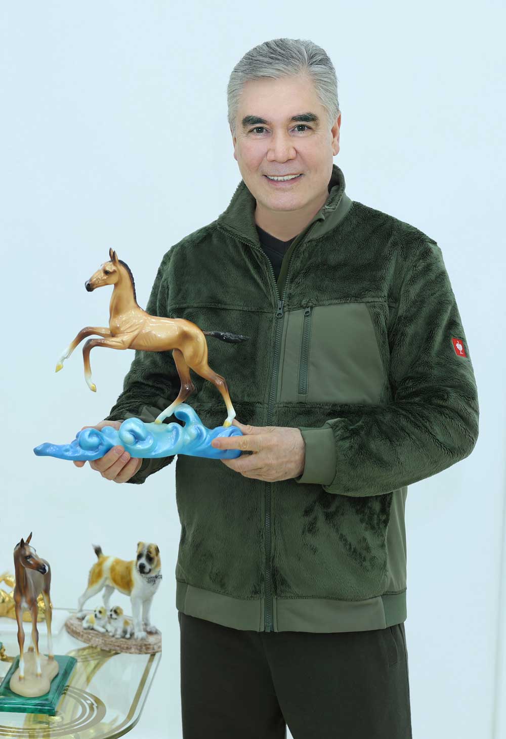 Национальный Лидер туркменского народа, Председатель Халк Маслахаты Туркменистана Герой-Аркадаг ознакомился с ходом подготовки к Национальному празднику туркменского скакуна