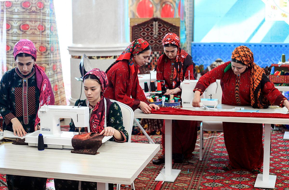 Tikinçileriň arasynda geçirilen bäsleşik ökdelerden öwrenmegiň we kämilleşmegiň mekdebine öwrüldi