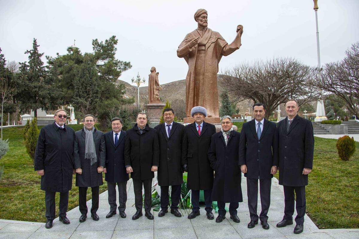 В Ашхабаде прошли памятные мероприятия к 585-летию Алишера Навои