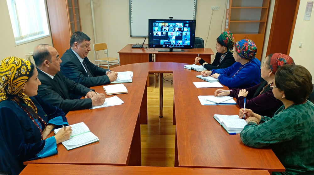 Туркменские педагоги участвуют в международных тренингах по повышению квалификации