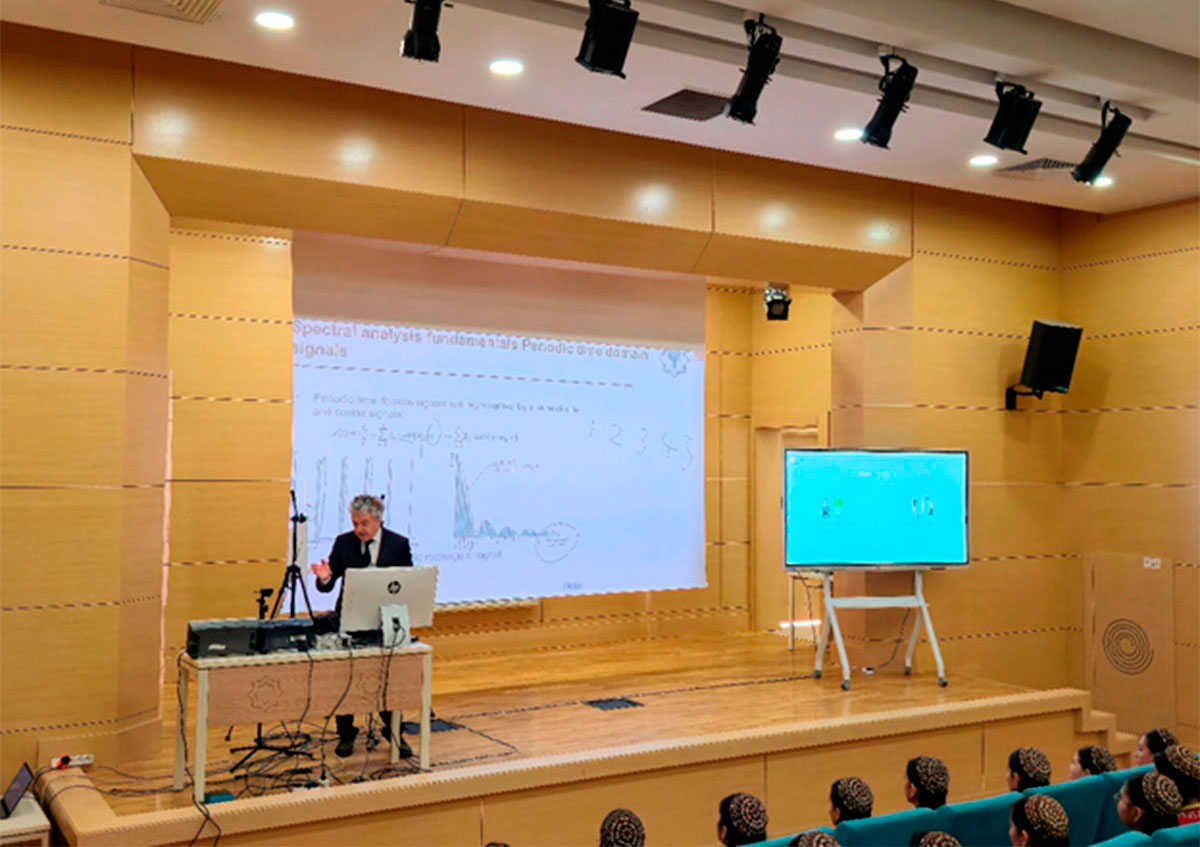 Профессор технического университета Австрии провел мастер-класс в туркменском вузе