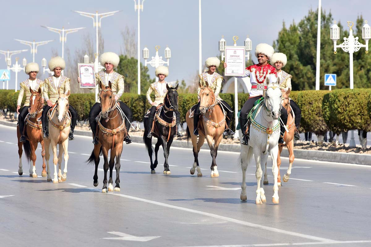«Galkynyş» milli at üstündäki oýunlar topary Lebap welaýatynda