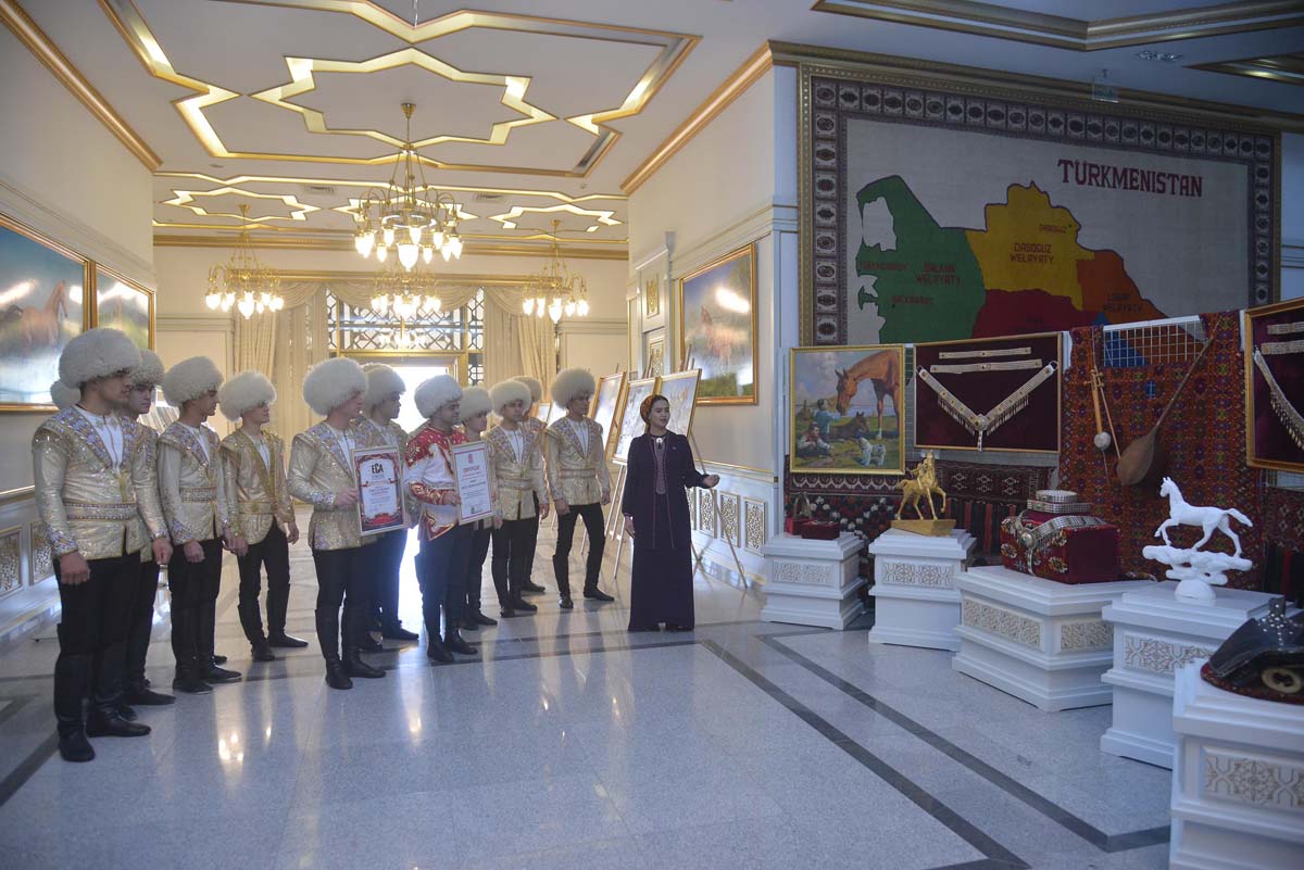 «Galkynyş» milli at üstündäki oýunlar topary Lebap welaýatynda