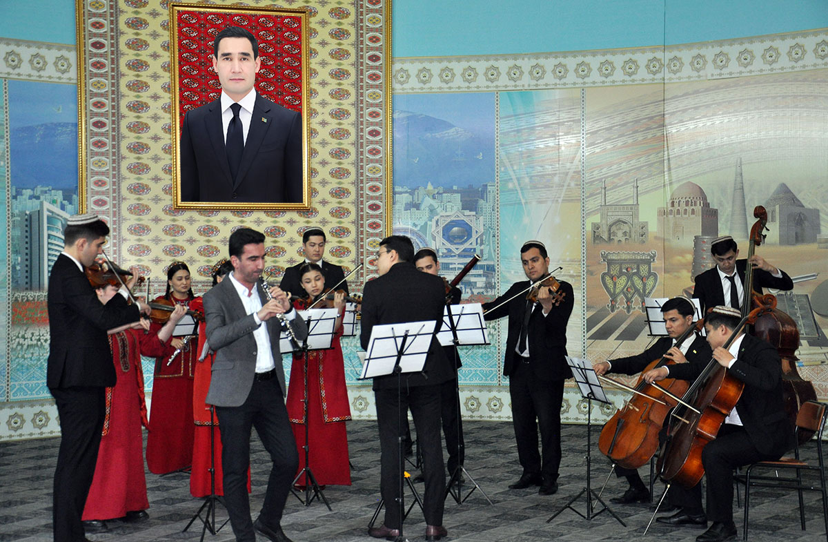 Nabat Nurmuhammedowa we Amanbibi Welmyradowa bagyşlanan hatyra agşamy