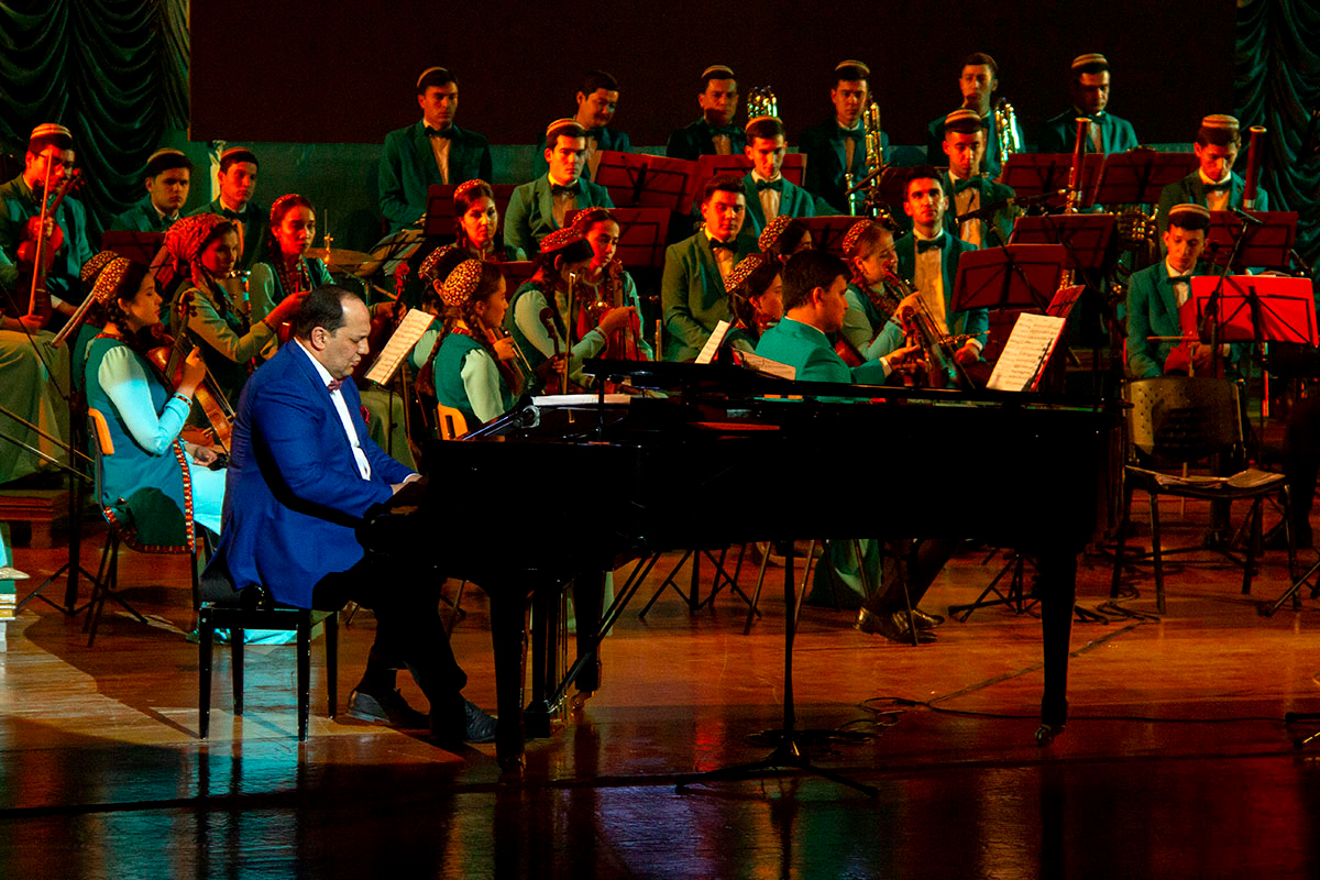 Когда словам становится тесно, говорит музыка