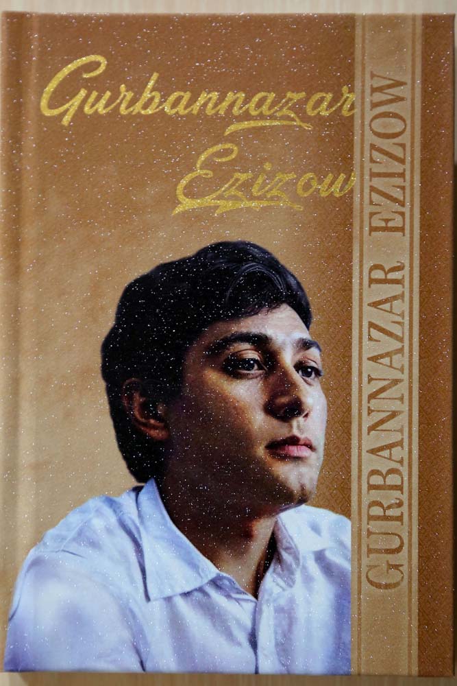 В Туркменской национальной консерватории отметили день рождения Курбанназара Эзизова