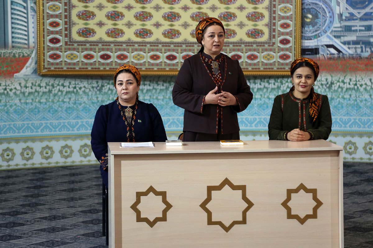 В Туркменской национальной консерватории отметили день рождения Курбанназара Эзизова