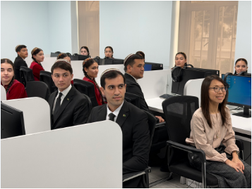An associate professor at the University of Tsukuba held a seminar on the Japanese language for Turkmen linguists