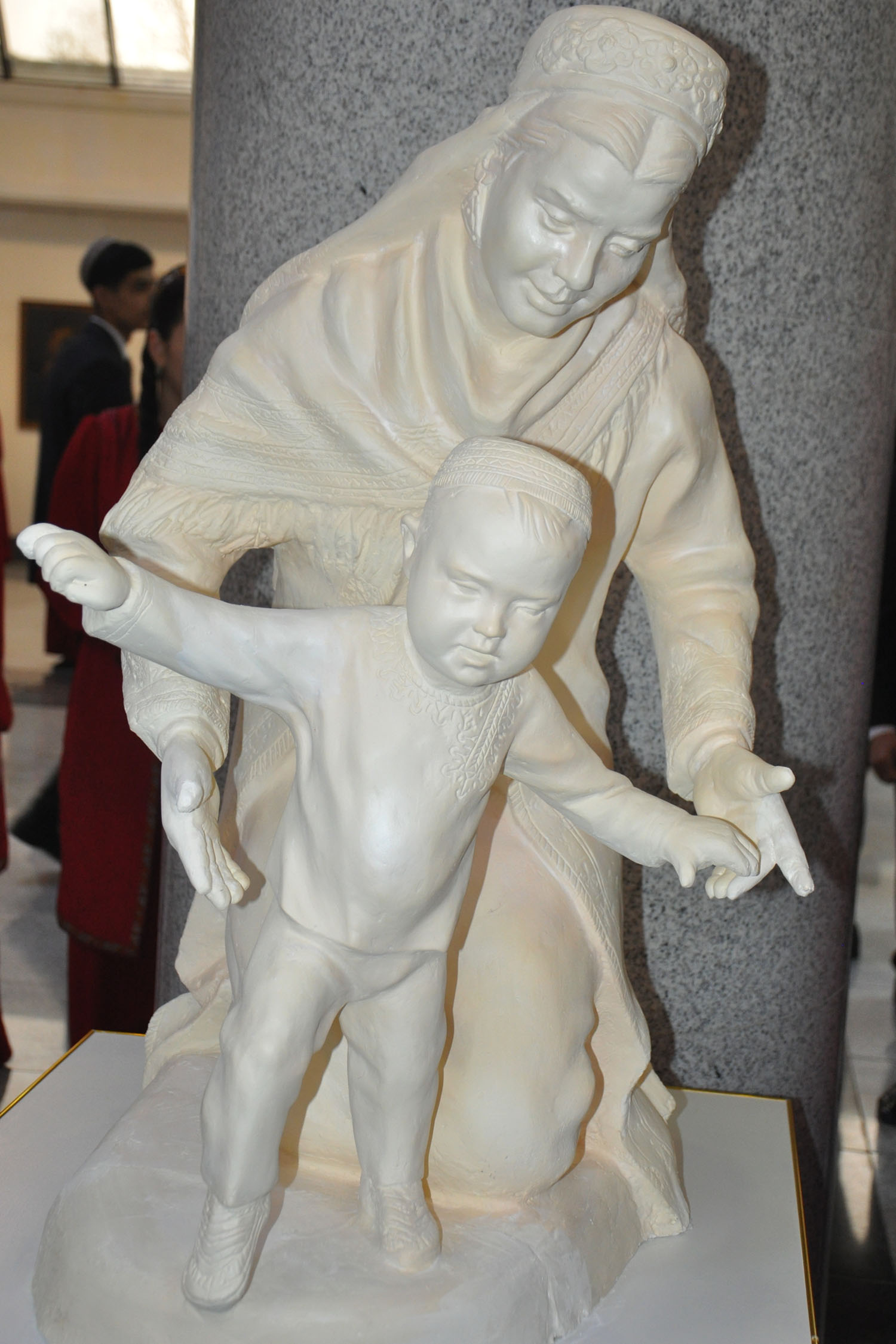 В академии художеств Туркменистана открылась выставка «Sungat äleminiň bahary»