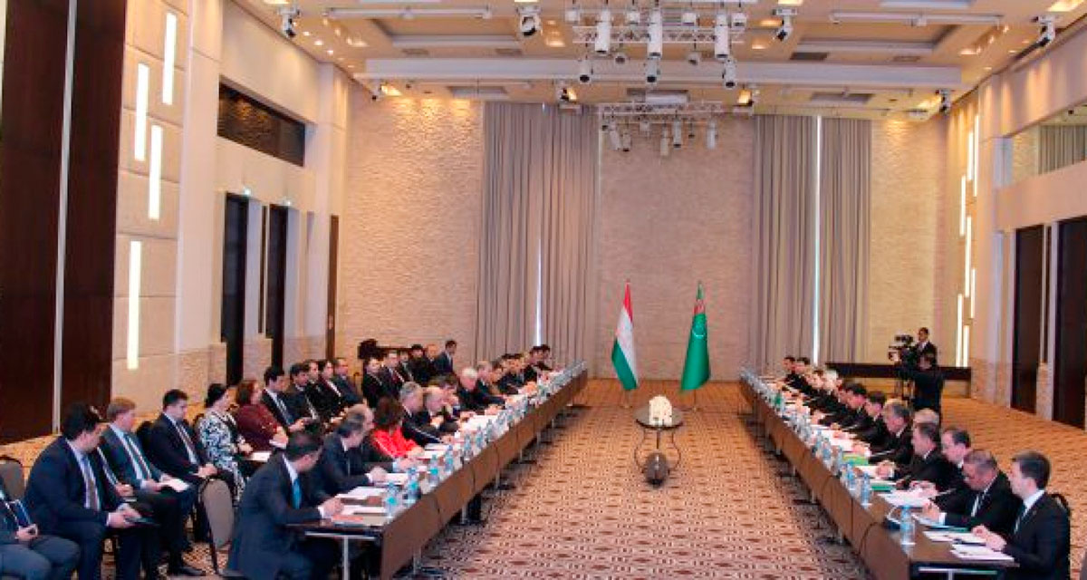 В Душанбе проходит четырнадцатое заседание Совместной туркмено-таджикской межправительственной комиссии по торгово-экономическому и научно-техническому сотрудничеству