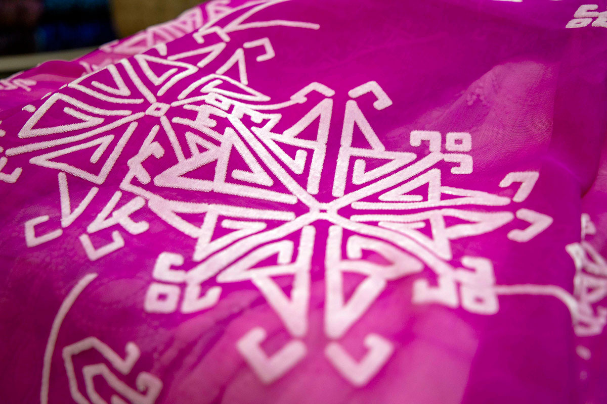 Туркменский панбархат – идеальный подарок к 8 Марта