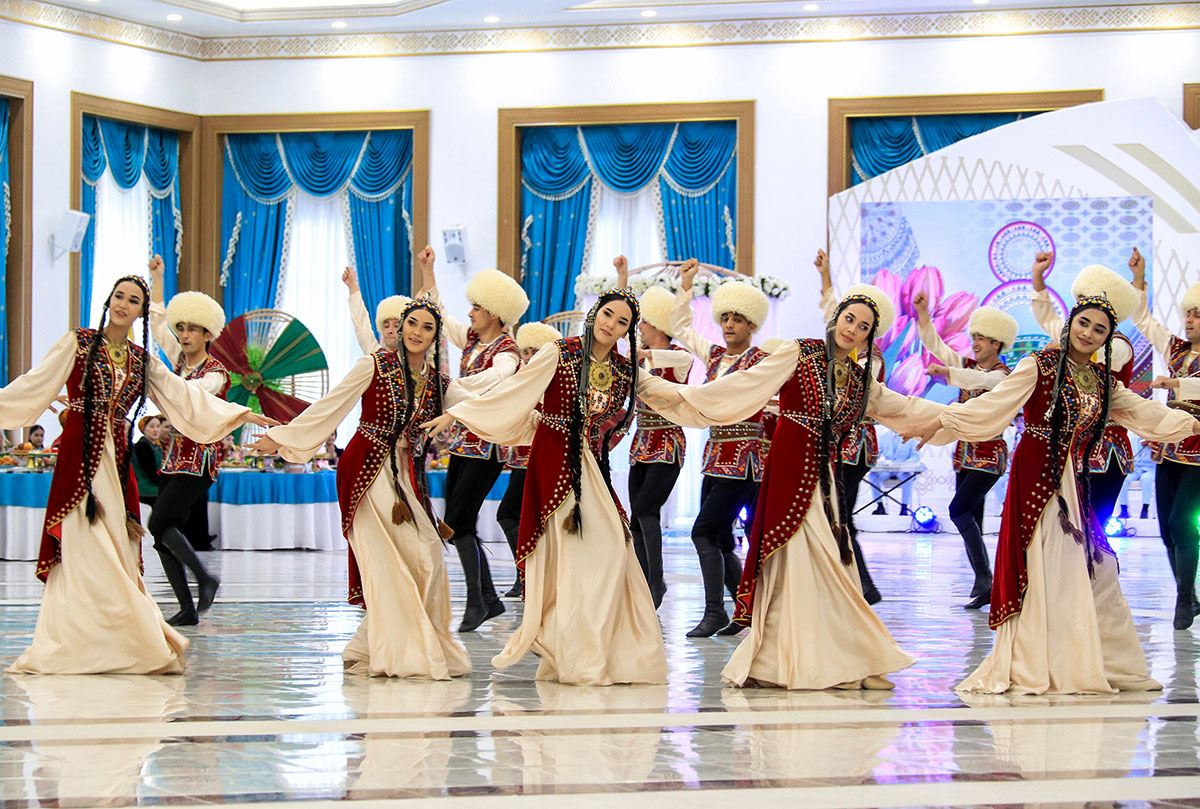 Mährem eneleriň, nurana gelin-gyzlaryň waspy belentden ýetirilýär