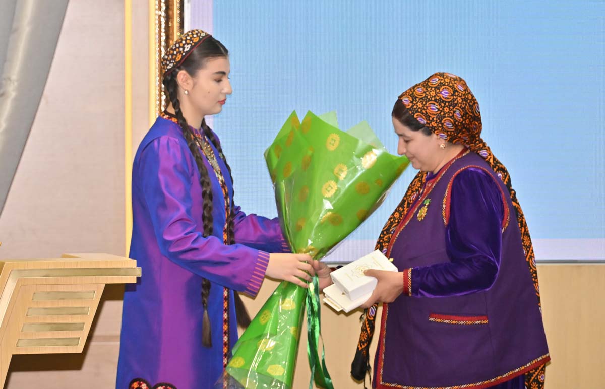 Церемонии чествования многодетных матерей