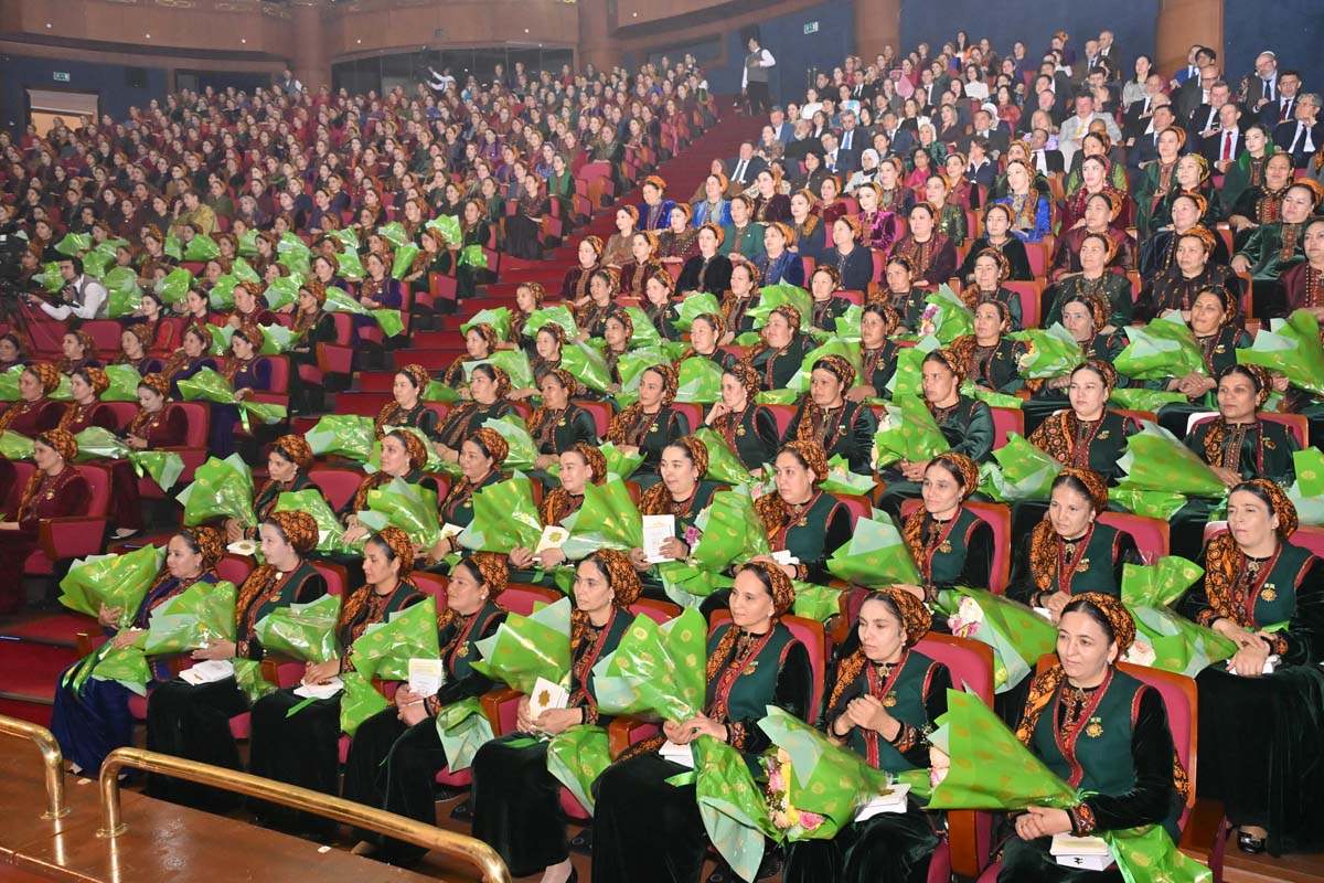 Mukamlar köşgündäki baýramçylyk konserti