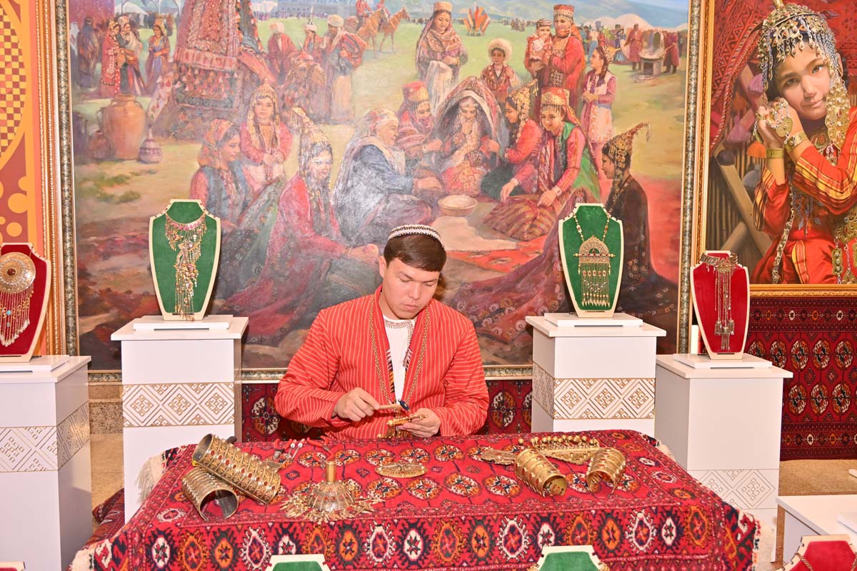 Mukamlar köşgündäki baýramçylyk konserti