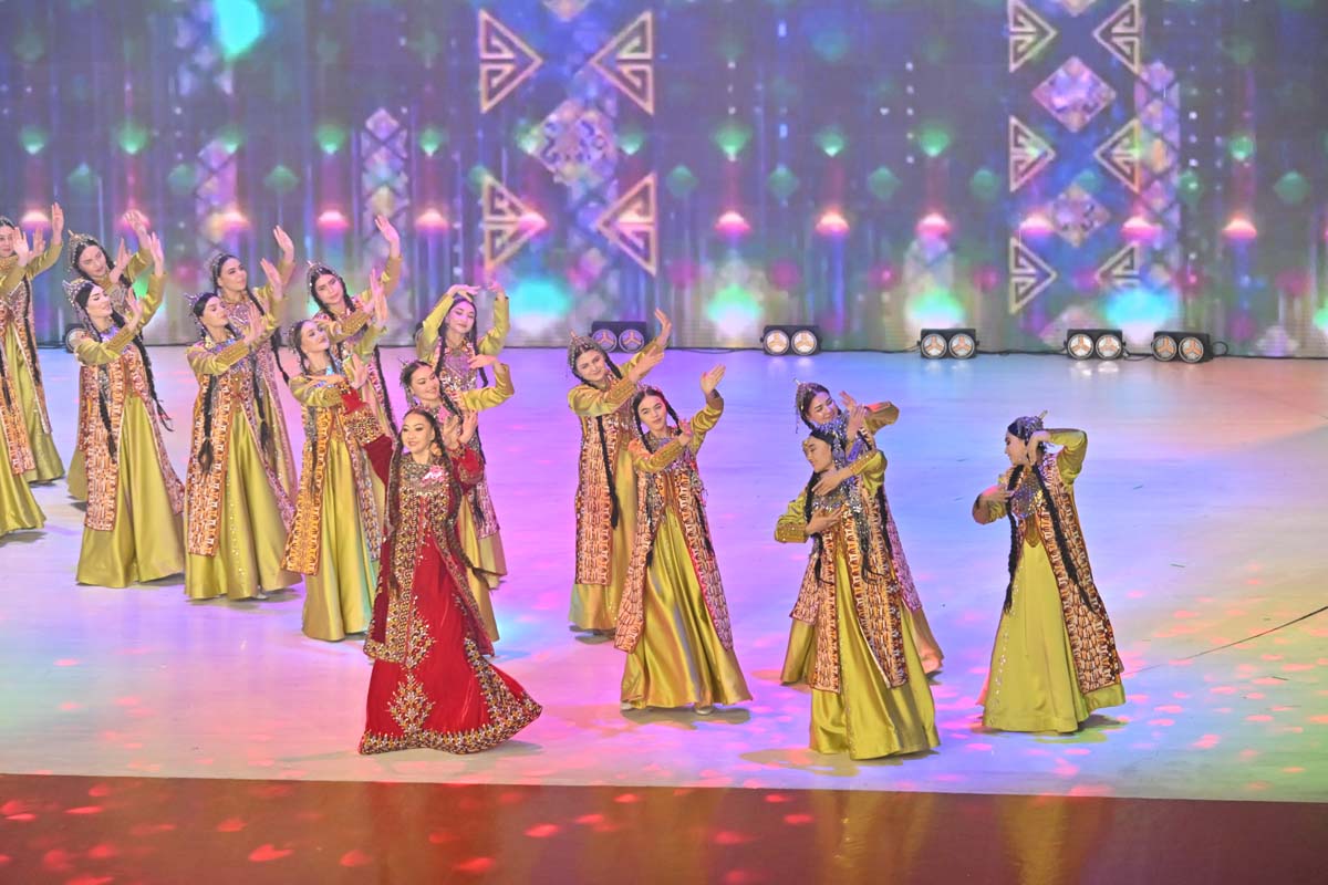 Mukamlar köşgündäki baýramçylyk konserti