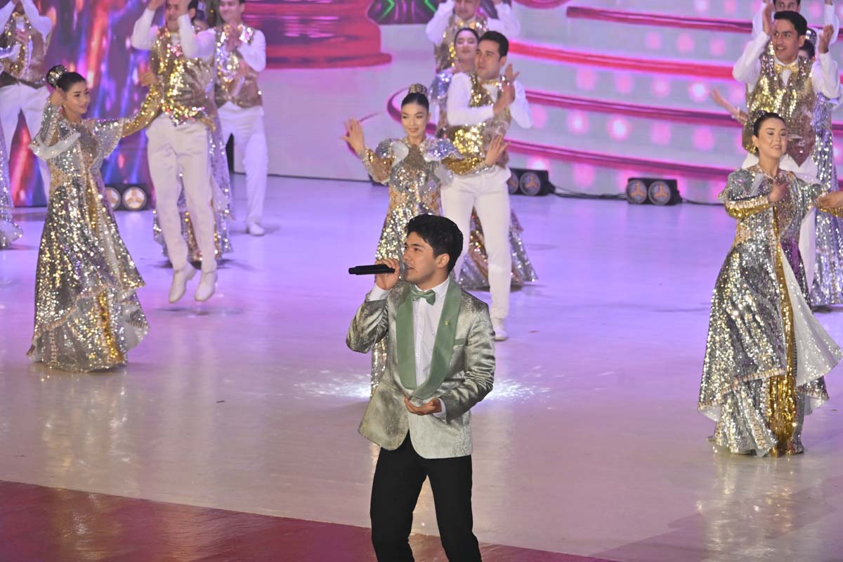 Mukamlar köşgündäki baýramçylyk konserti