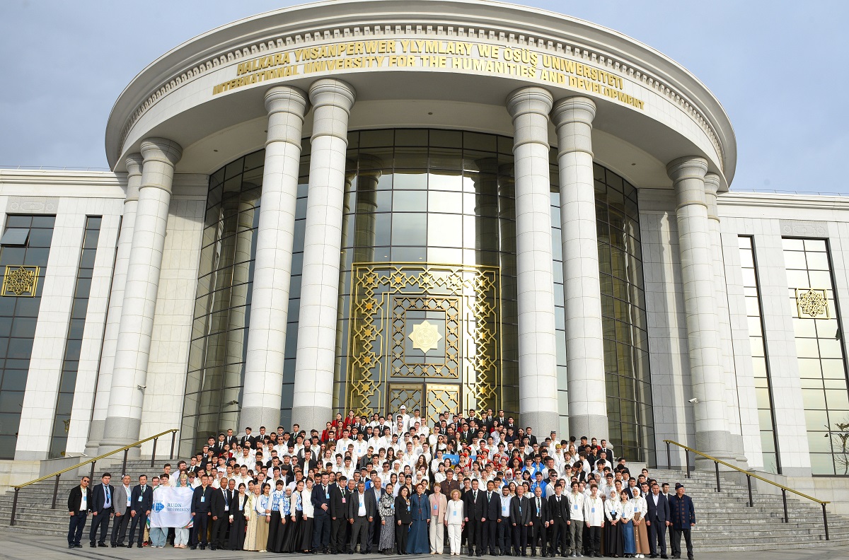 В Ашхабаде стартовала VI Открытая математическая олимпиада