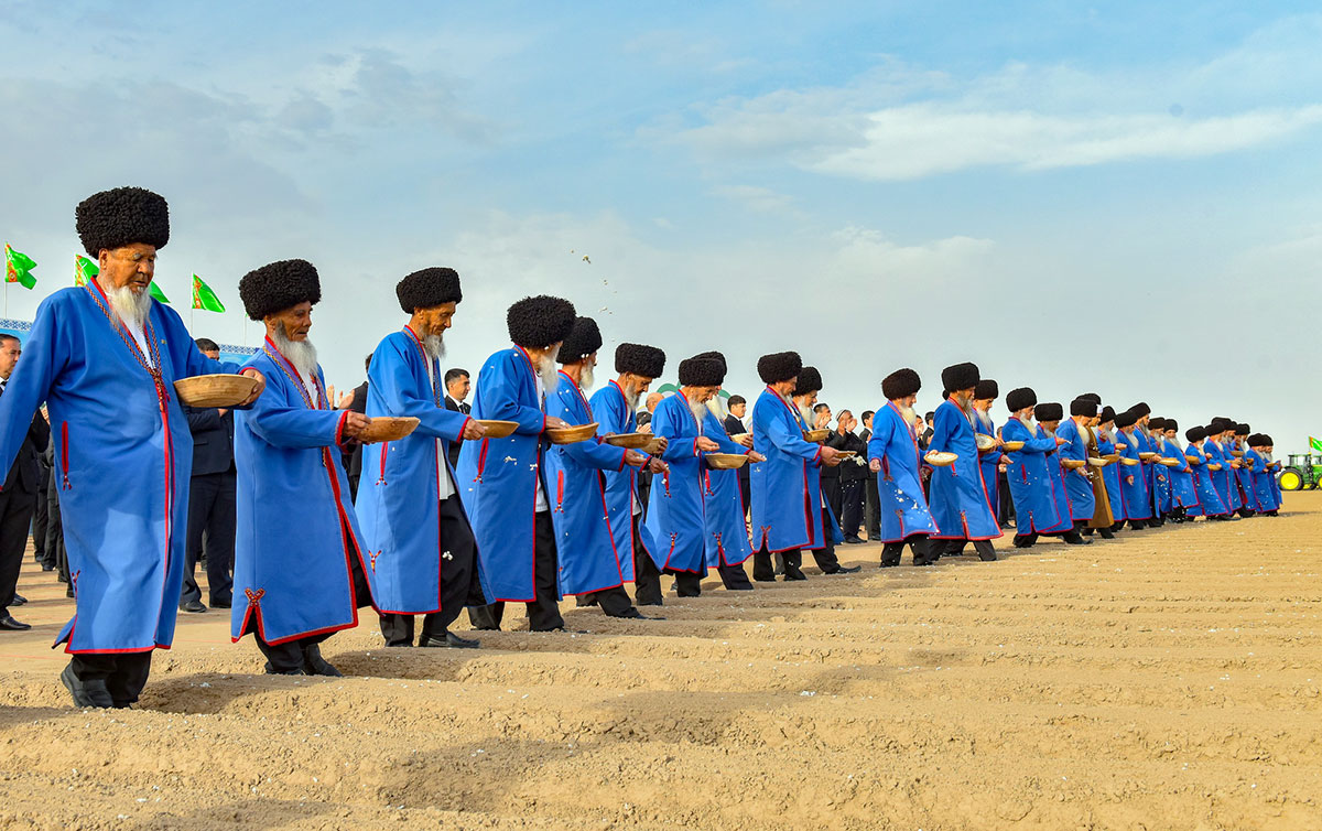 В Туркменистане дан старт севу хлопчатника