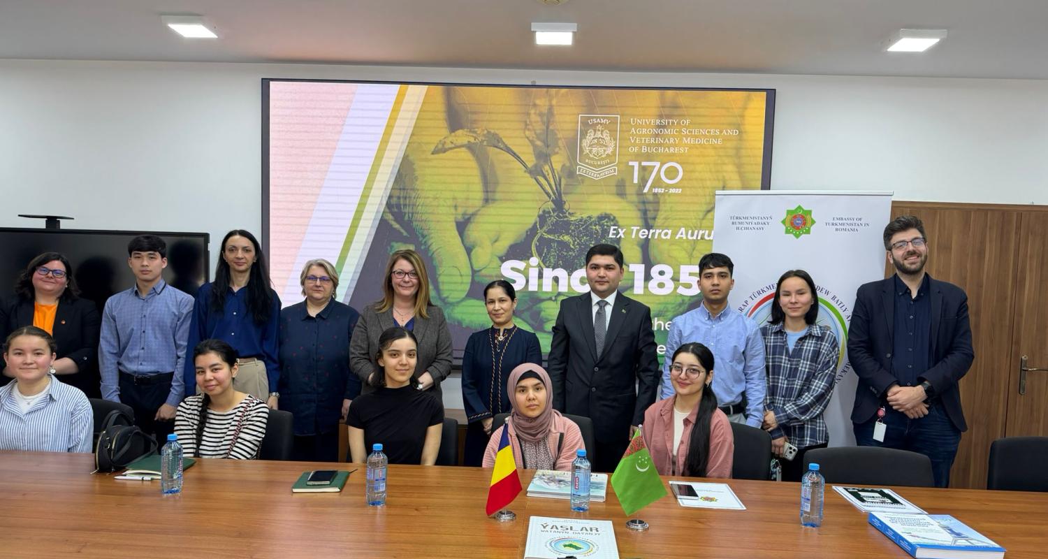 Buharestde Türkmenistanyň şanly senelerine we wakalaryna bagyşlanan tegelek stol geçirildi