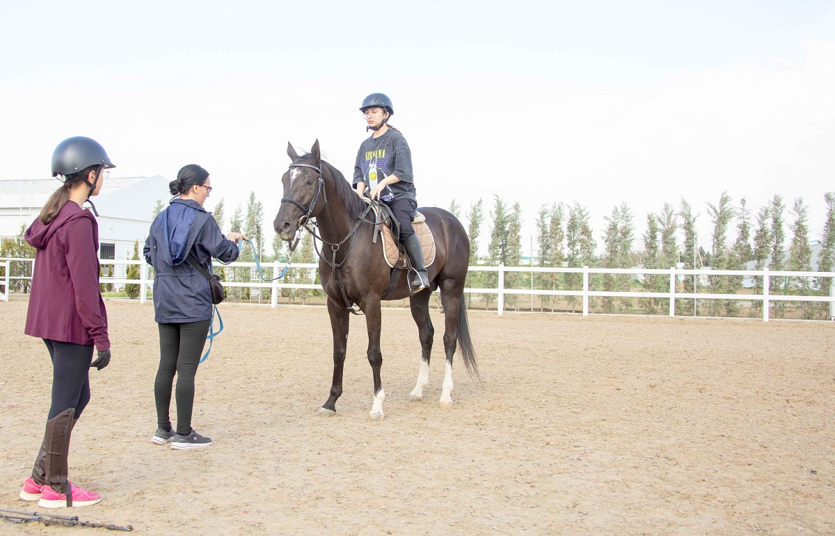 В Ашхабадском конноспортивном комплексе обучают будущих мастеров конкура